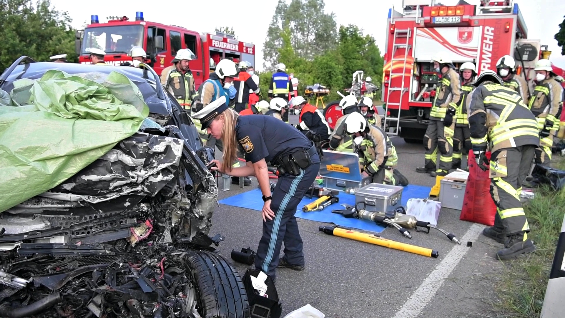 B17 Denklingen Landsberg Unfall Mutter Mit Ihren Zwei Kindern Und Eine Freundin Kommen Ums Leben New Facts Eu Nachrichten News Das Blaulichtmagazin