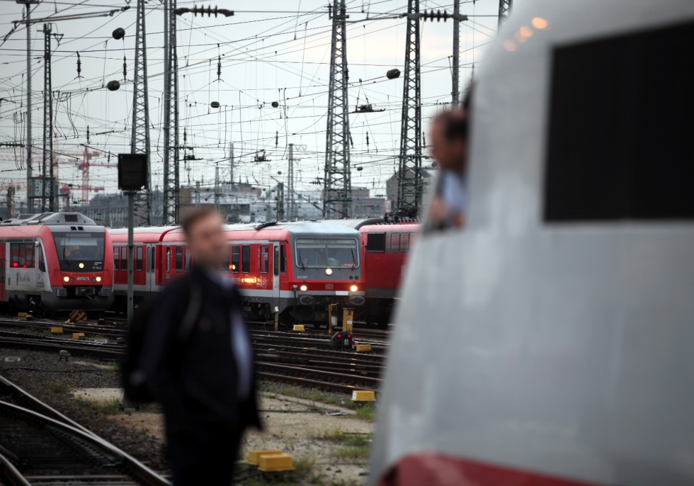 Lokführer-Gewerkschaft droht mit längerem Bahn-Streik ...